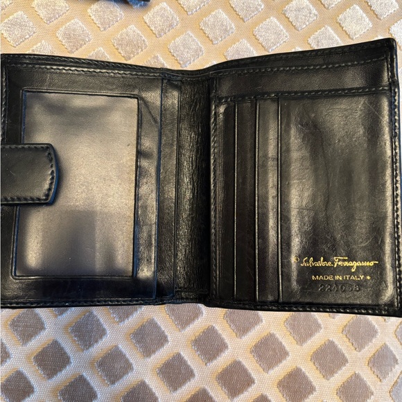 Salvatore Ferragamo black box calf leather Vara bow compact wallet - Picture 3 of 5